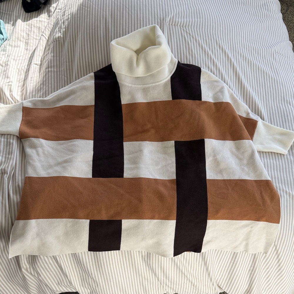 Turtleneck Colorblock Short Sleeve Sweater - Cream & Brown